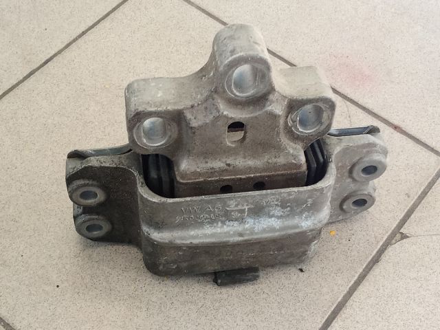 bontott VW GOLF V Motor Tartó Bak (Pozíciófüggetlen)