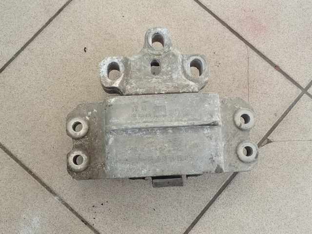 bontott VW GOLF V Motor Tartó Bak (Pozíciófüggetlen)