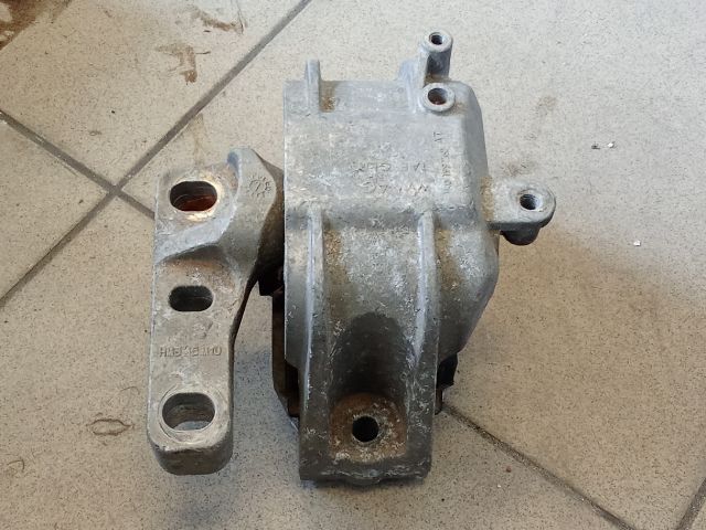 bontott VW GOLF V Motor Tartó Bak (Pozíciófüggetlen)