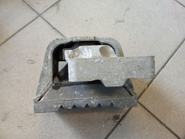 bontott VW GOLF V Motor Tartó Bak (Pozíciófüggetlen)