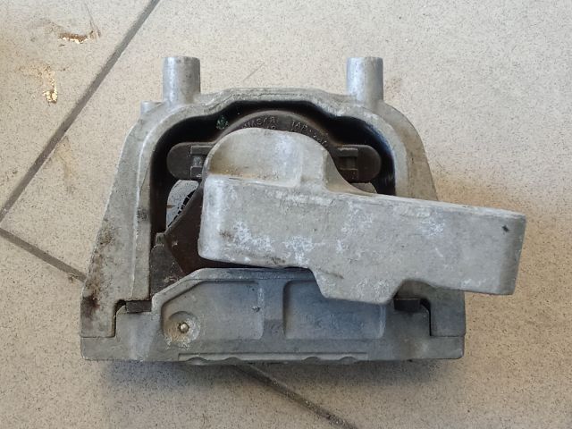 bontott VW GOLF V Motor Tartó Bak (Pozíciófüggetlen)