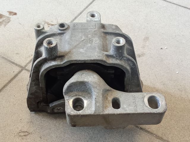 bontott VW GOLF V Motor Tartó Bak (Pozíciófüggetlen)