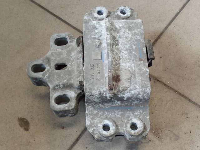 bontott VW GOLF V Motor Tartó Bak (Pozíciófüggetlen)