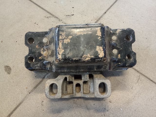 bontott VW GOLF V Motor Tartó Bak (Pozíciófüggetlen)