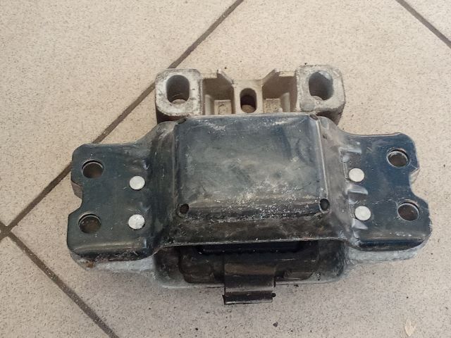 bontott VW GOLF V Motor Tartó Bak (Pozíciófüggetlen)