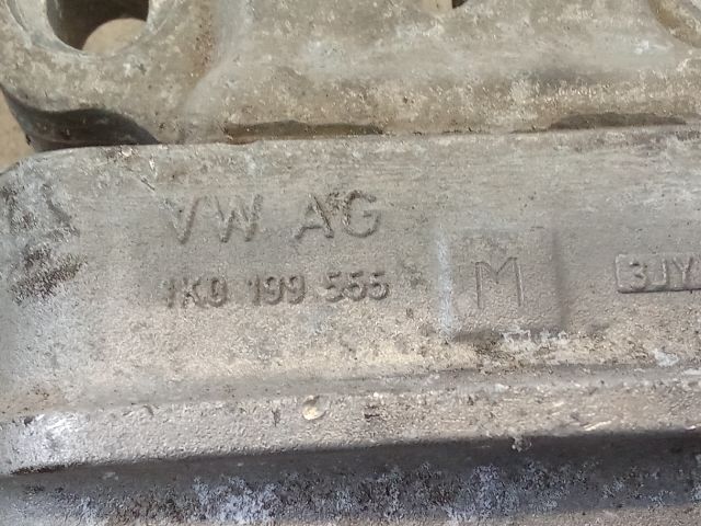 bontott VW GOLF V Motor Tartó Bak (Pozíciófüggetlen)