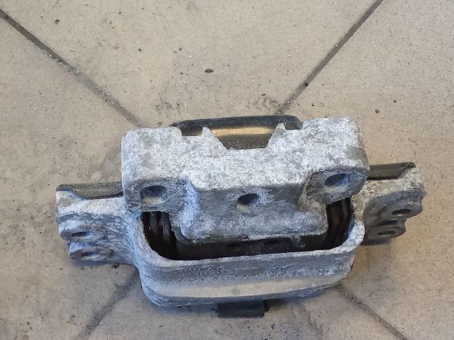 bontott VW GOLF V Motor Tartó Bak (Pozíciófüggetlen)