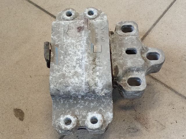 bontott VW GOLF V Motor Tartó Bak (Pozíciófüggetlen)