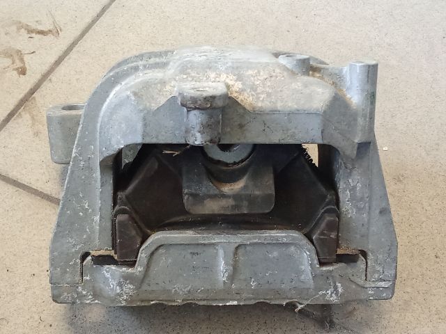 bontott VW GOLF V Motor Tartó Bak (Pozíciófüggetlen)