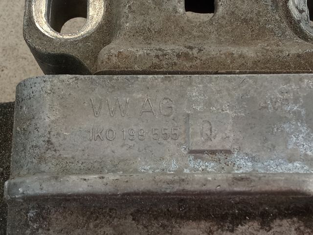 bontott VW GOLF V Motor Tartó Bak (Pozíciófüggetlen)