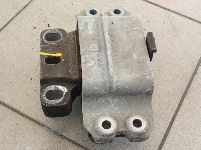 bontott VW GOLF V Motor Tartó Bak (Pozíciófüggetlen)