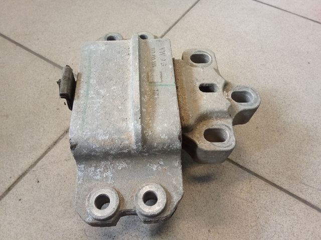 bontott VW GOLF V Motor Tartó Bak (Pozíciófüggetlen)