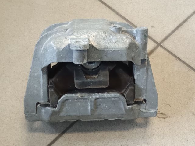 bontott VW GOLF V Motor Tartó Bak (Pozíciófüggetlen)