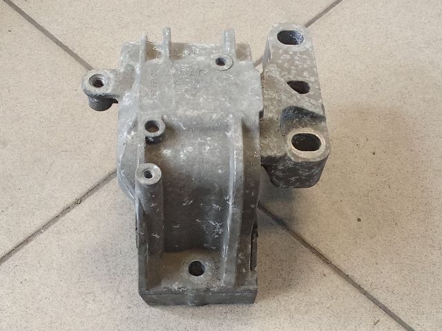 bontott VW GOLF V Motor Tartó Bak (Pozíciófüggetlen)
