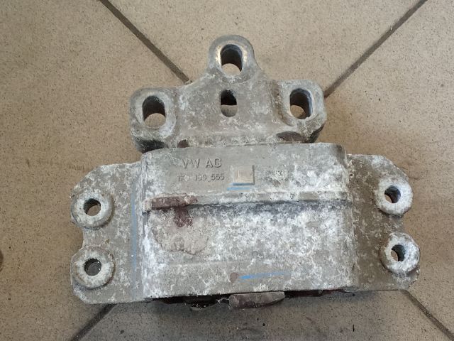 bontott VW GOLF V Motor Tartó Bak (Pozíciófüggetlen)