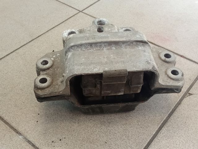 bontott VW GOLF V Motor Tartó Bak (Pozíciófüggetlen)