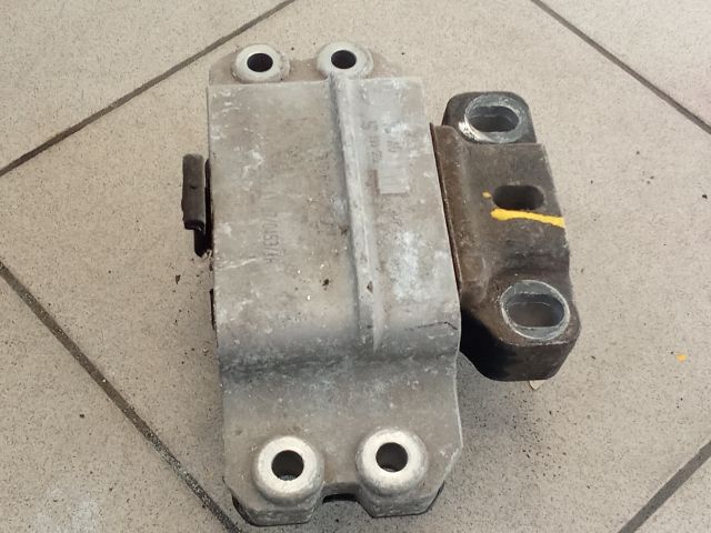 bontott VW GOLF V Motor Tartó Bak (Pozíciófüggetlen)