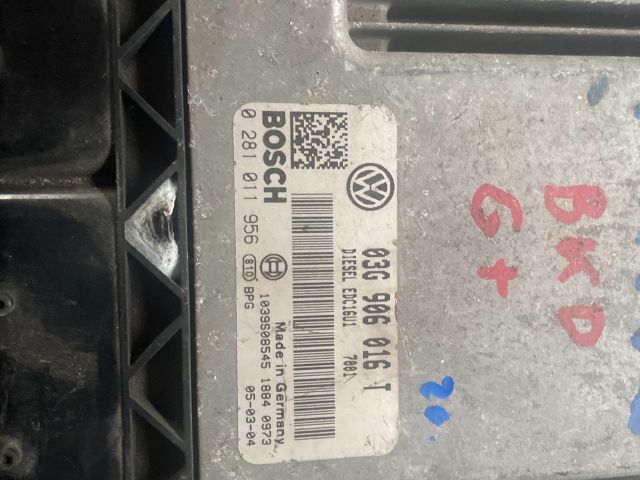 bontott VW GOLF V Motorvezérlő