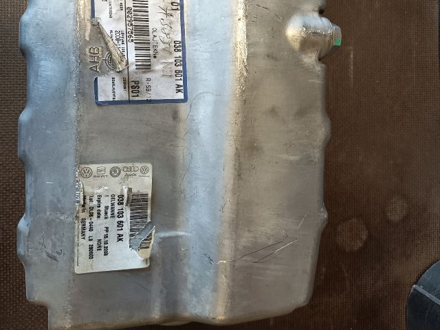 bontott VW GOLF V Olajteknő