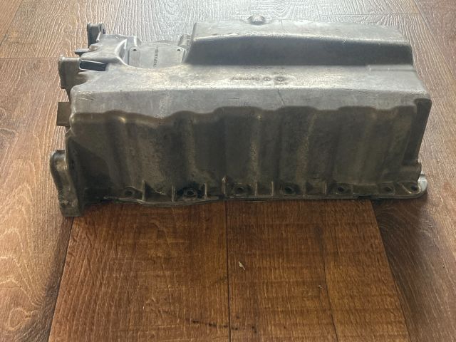 bontott VW GOLF V Olajteknő