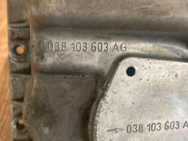 bontott VW GOLF V Olajteknő