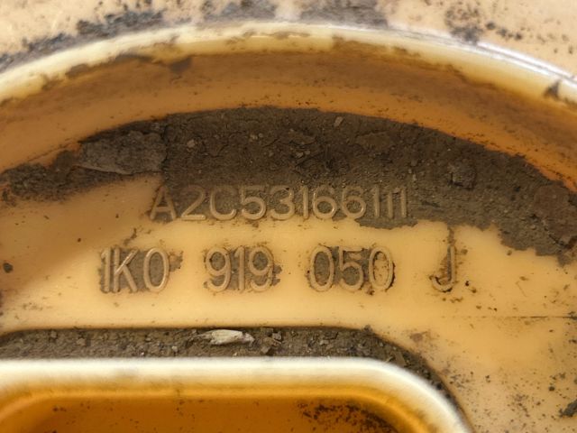 bontott VW GOLF V Üzemanyag Szivattyú