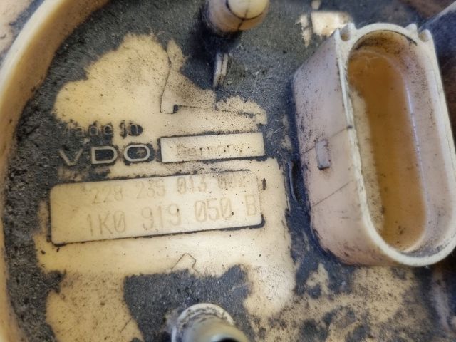 bontott VW GOLF V Üzemanyag Szivattyú