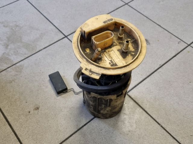 bontott VW GOLF V Üzemanyag Szivattyú