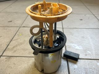 bontott VW GOLF V Üzemanyag Szivattyú