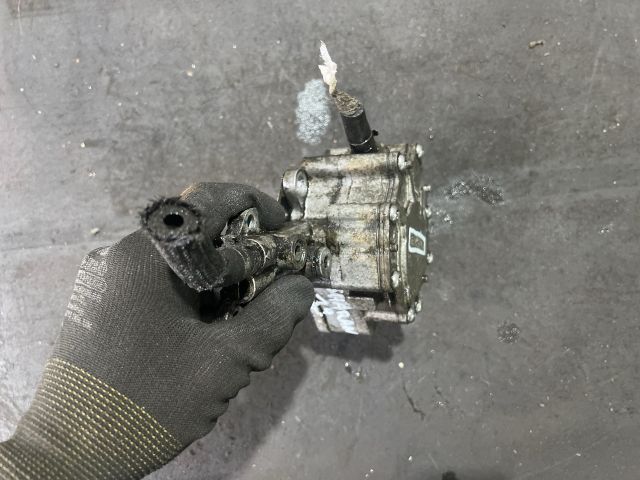 bontott VW GOLF V Vákumpumpa