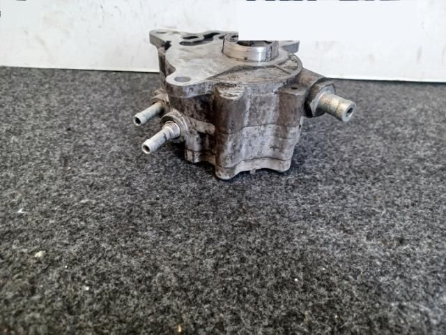 bontott VW GOLF V Vákumpumpa