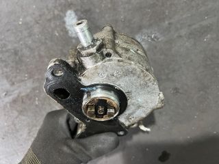 bontott VW GOLF V Vákumpumpa