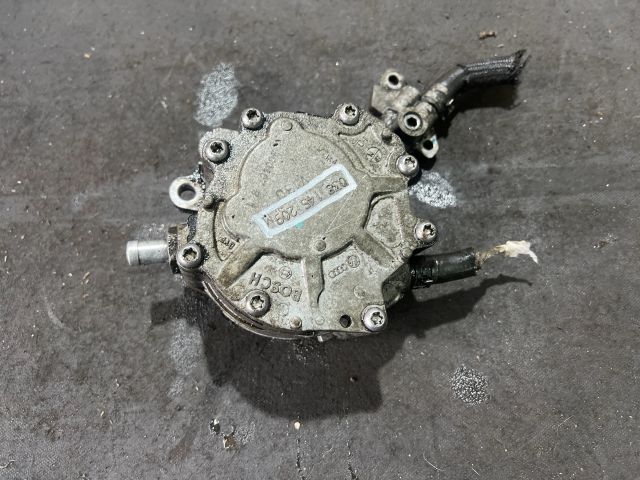 bontott VW GOLF V Vákumpumpa