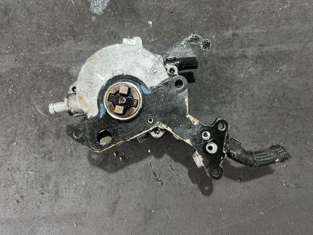bontott VW GOLF V Vákumpumpa