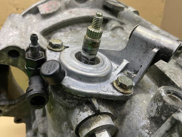 bontott VW GOLF V Váltó (Mechanikus)