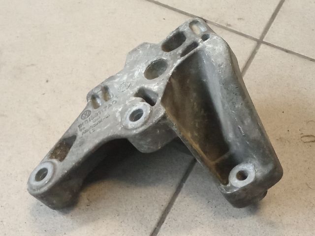 bontott VW GOLF V Váltó Tartó Bak (Pozíciófüggetlen)