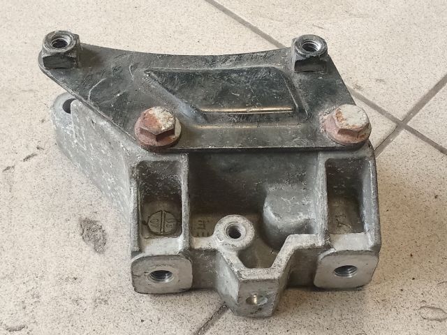 bontott VW GOLF V Váltó Tartó Bak (Pozíciófüggetlen)