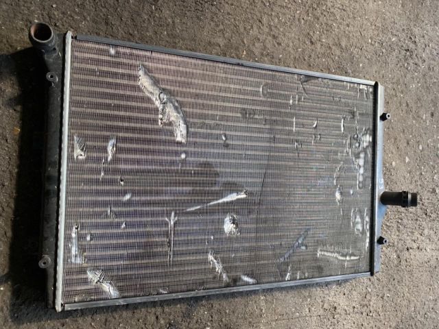 bontott VW GOLF V Vízhűtő Radiátor (Nem klímás)