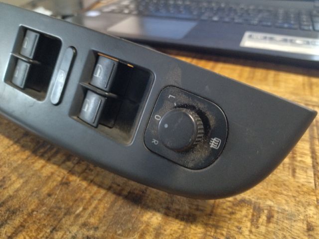 bontott VW GOLF V Ablakemelő és Tükör Kapcsoló