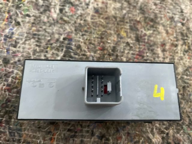 bontott VW GOLF V Ablakemelő Kapcsoló Négyes / Kettes