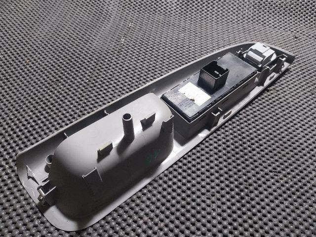 bontott VW GOLF V Ablakemelő Kapcsoló Négyes / Kettes