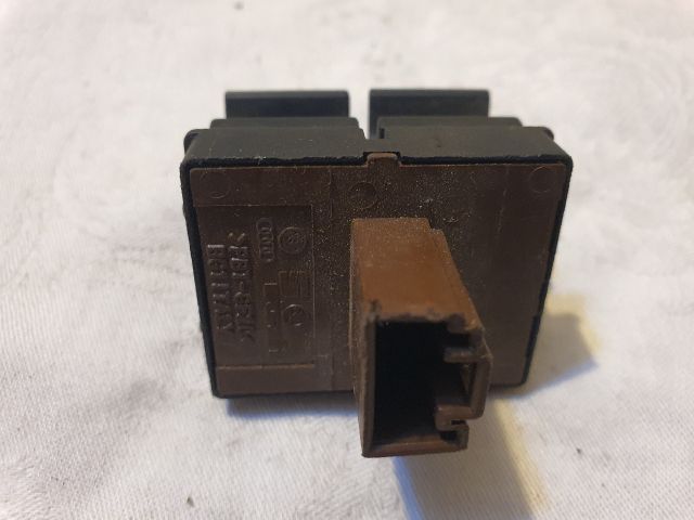 bontott VW GOLF V Ablakemelő Kapcsoló Négyes / Kettes