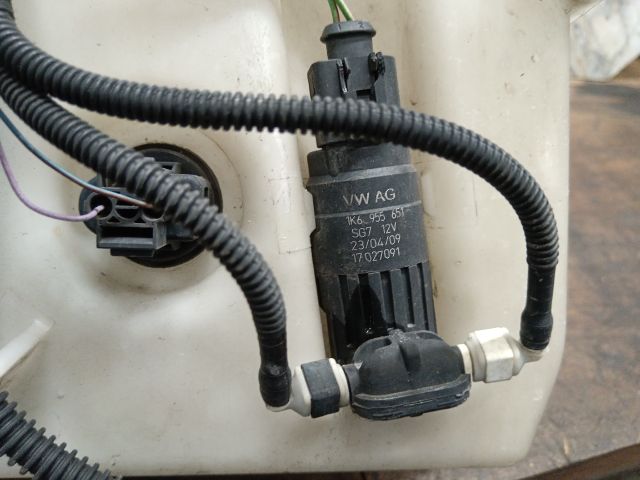 bontott VW GOLF V Ablakmosó Tartály