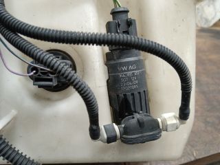 bontott VW GOLF V Ablakmosó Tartály