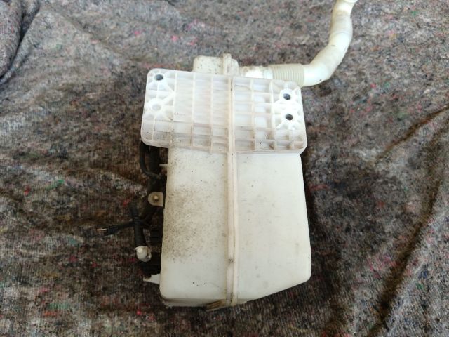 bontott VW GOLF V Ablakmosó Tartály