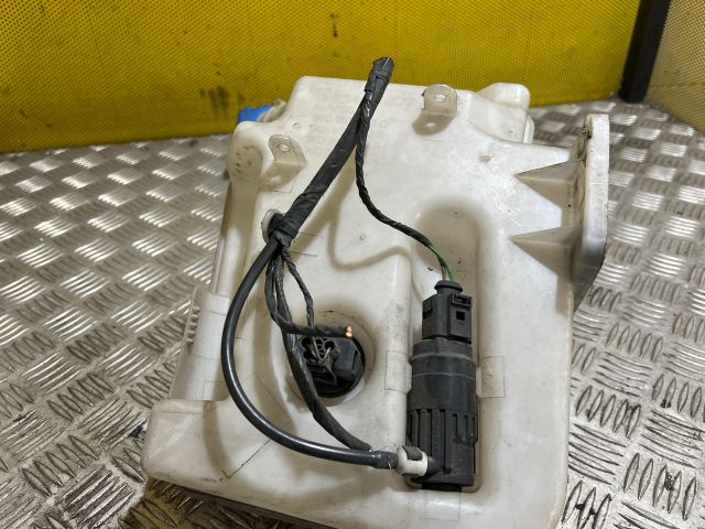 bontott VW GOLF V Ablakmosó Tartály