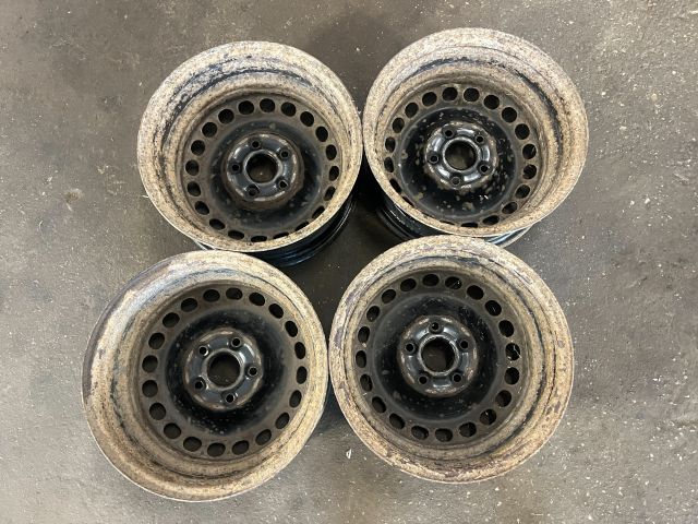 bontott VW GOLF V Acélfelni (1 db)