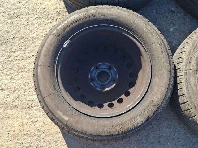 bontott VW GOLF V Acélfelni Gumival (1 db)