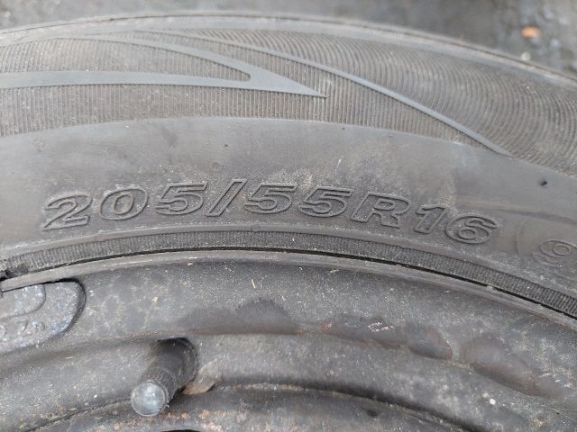 bontott VW GOLF V Acélfelni Szett Gumival