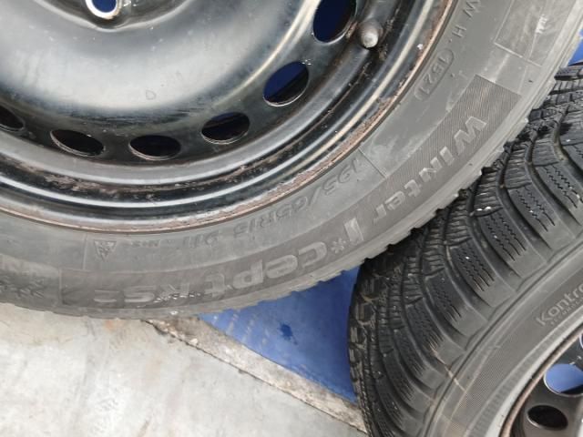 bontott VW GOLF V Acélfelni Szett Gumival